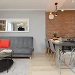 Charming In Center With Air Conditioning By Renters Apartment
