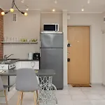 Charming In Center With Air Conditioning By Renters