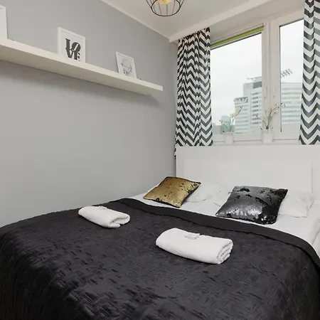 Charming In Center With Air Conditioning By Renters Varsavia