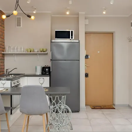 Charming In Center With Air Conditioning By Renters